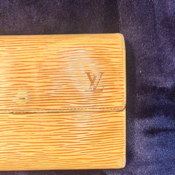 Louis Vuitton epi leather wallet - Picture 2 of 12